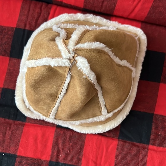 Ugg hat - Picture 4 of 4